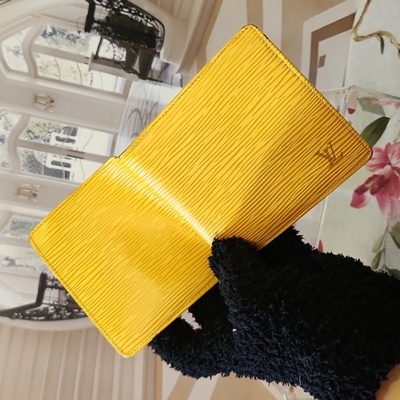 AUTHENTIC Louis Vuitton Marco Wallet - Picture 4 of 17